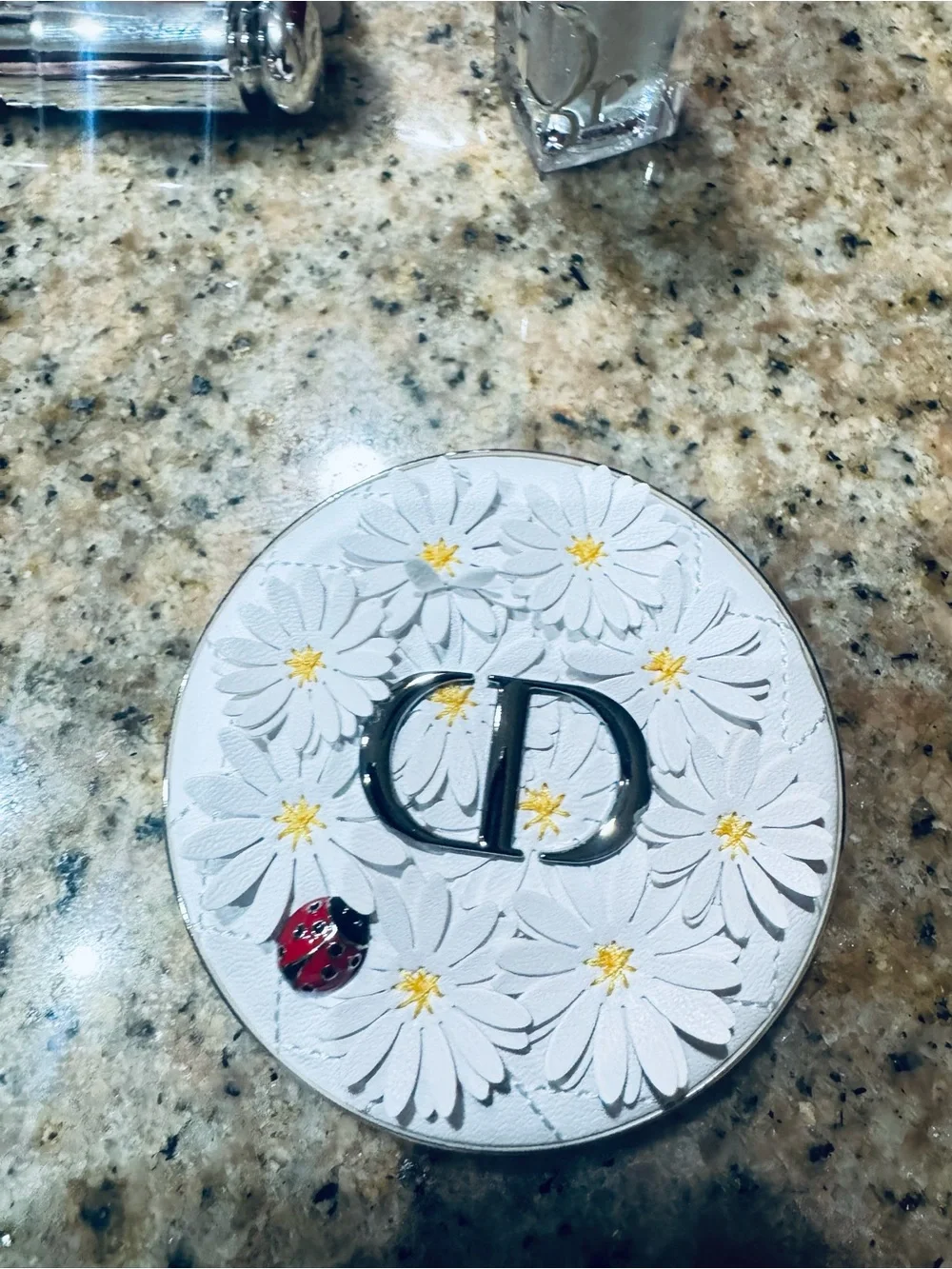 Christian Dior Daisy Embellished Round - Picture 5 of 6
